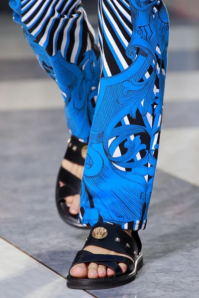 Look 12
